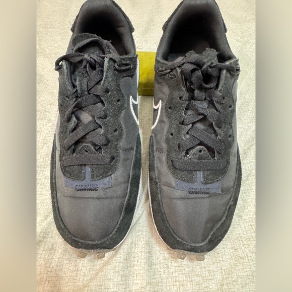 Nike Waffle Black & White Sneakers - Picture 5 of 9